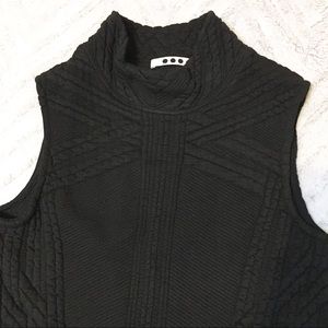 Ladies Sleeveless Black Turtleneck Small
